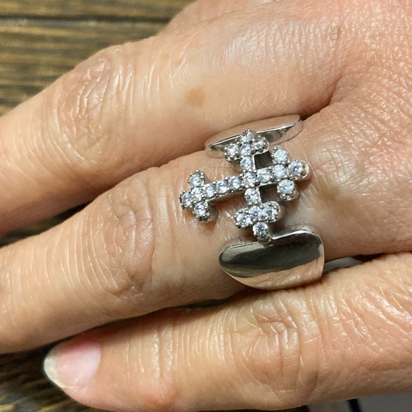Women’s Stainless steel with cubic zirconia stones cross ring . Size 6 - Picture 6 of 6
